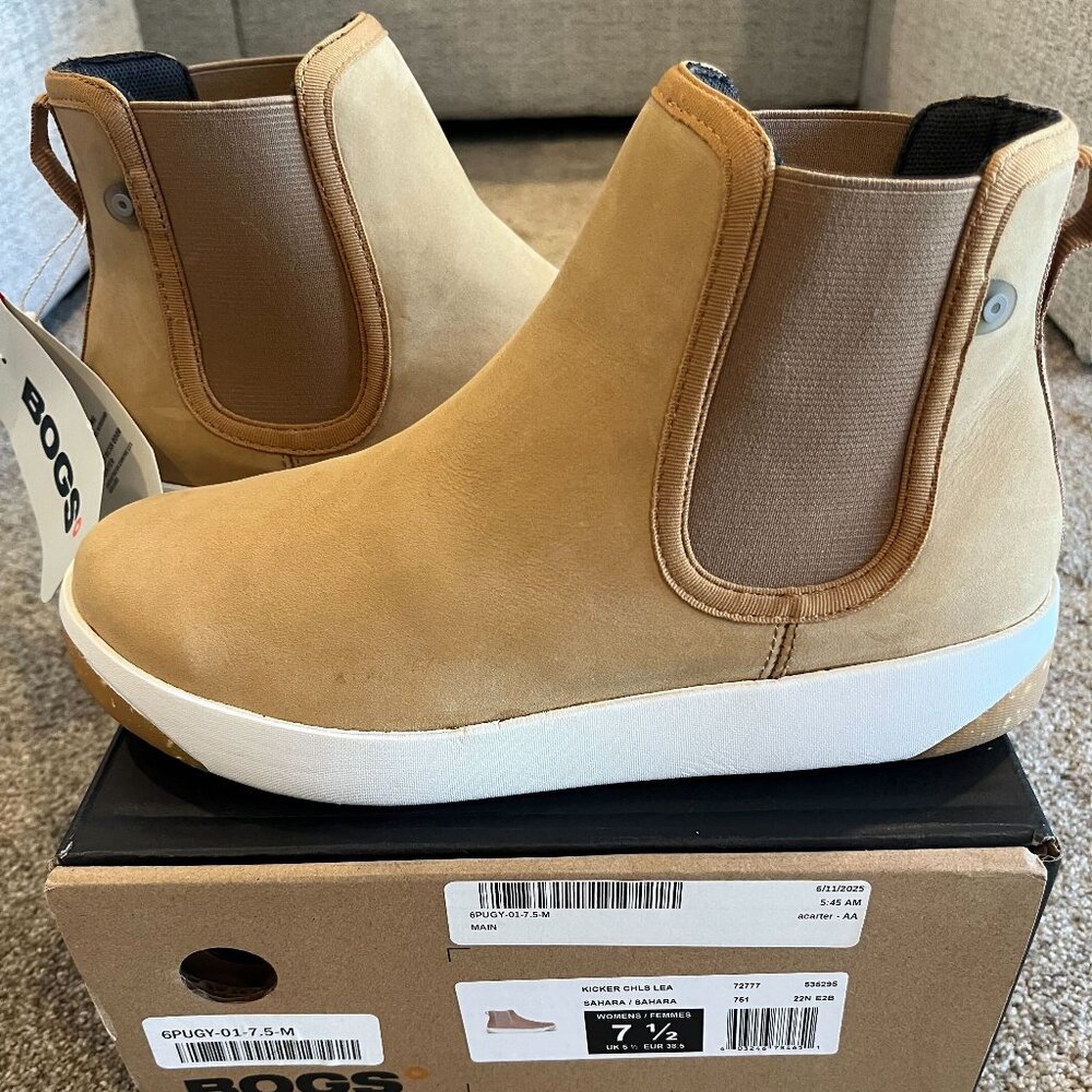 Bogs Chelsea Ankle Boots in Tan and White